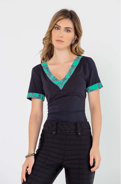 Blusa Black com Mcguire