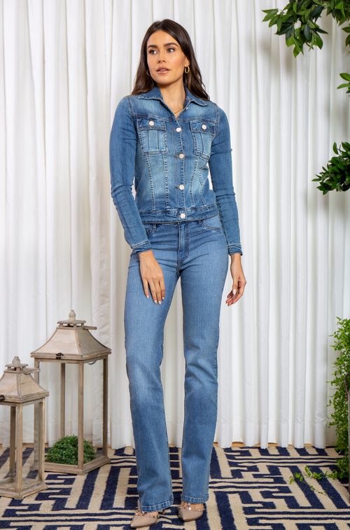 Calça Jeans com Botão Cristal