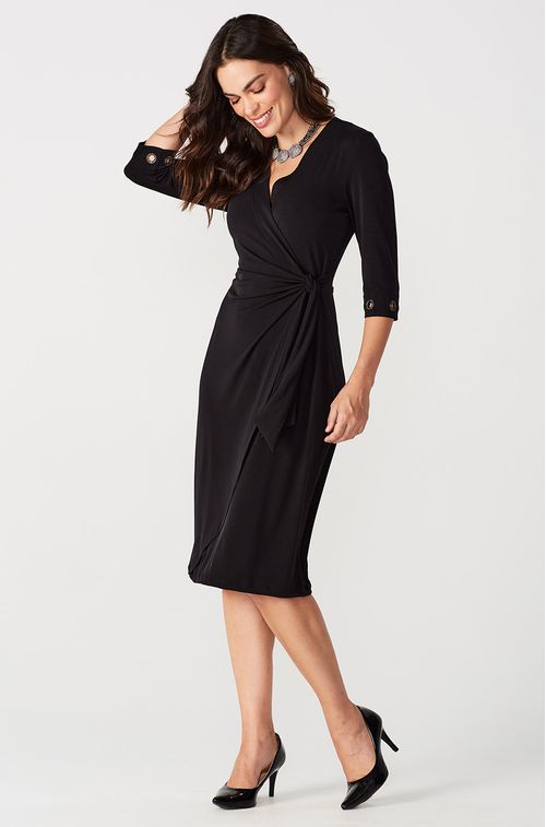 Vestido Wrap Black com Ilhós