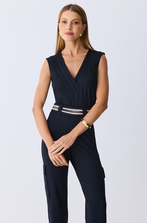 Top Black com Decote Thomas