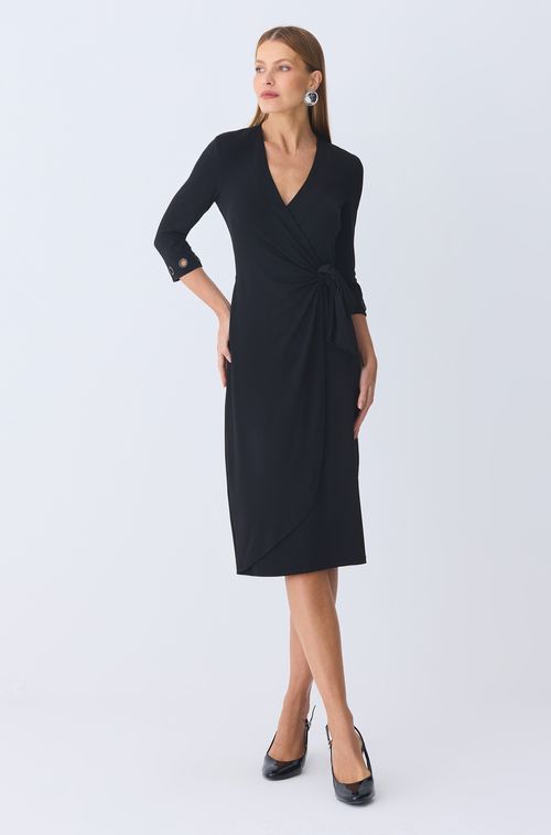 Vestido Wrap Black com Ilhós