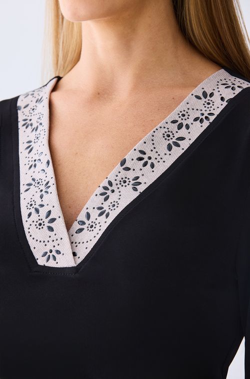 Blusa Black Decote Texture com Swa