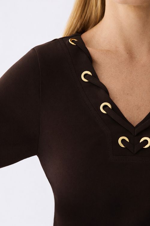 Blusa Crepe Brown com Ilhós