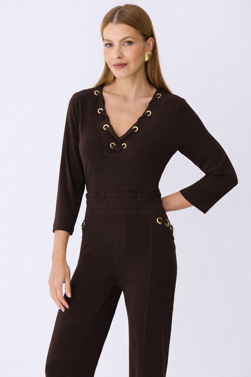Blusa Crepe Brown com Ilhós