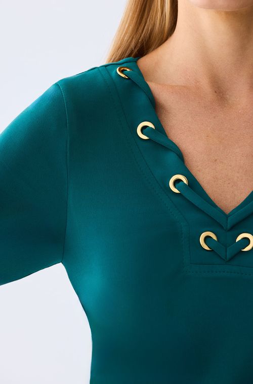 Blusa Crepe Green com Ilhós